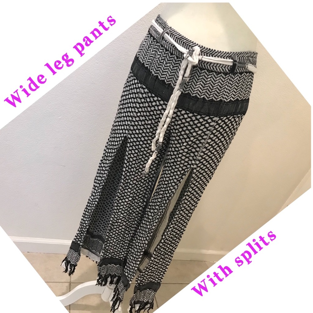 Wide leg pants with Splits in front 😍